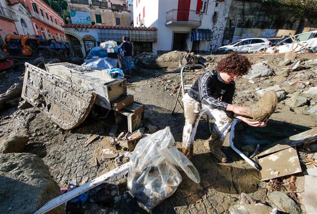 Italia: almeno 8 persone sono morte sull’isola di Ischia a causa del maltempo