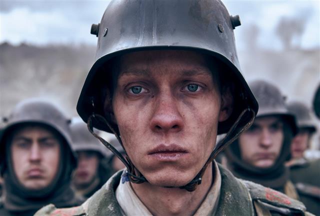 Non vediamo nulla di nuovo da The West Front su Netflix: non guardare se non riesci a digerire