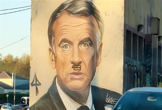 France : tumulte autour de la peinture murale de Macron représentant la moustache d’Hitler