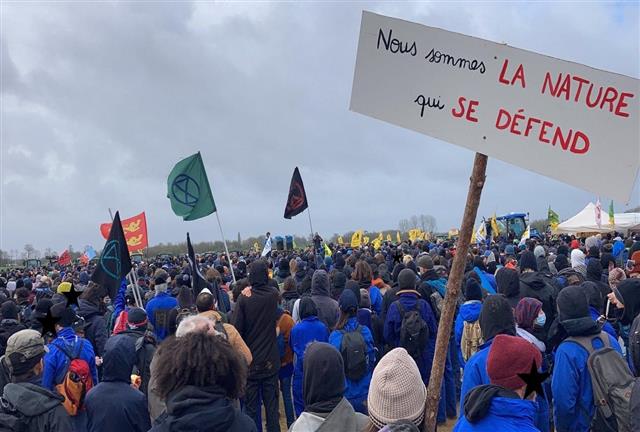 La France « bout » : de nouveaux affrontements entre manifestants et policiers au sujet de l’eau