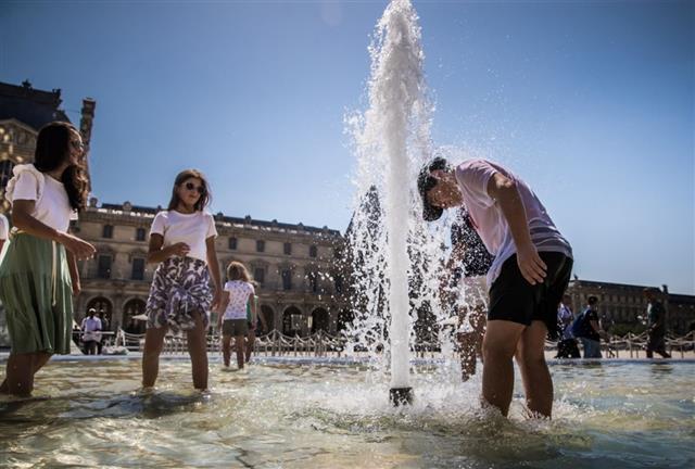 Record de températures élevées dans 64 communautés