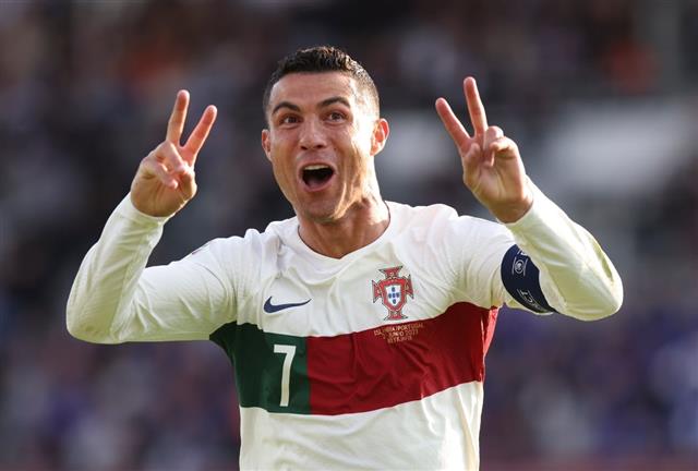 Il leggendario Cristiano Ronaldo ha segnato il gol della vittoria nella sua 200esima partita storica con la nazionale portoghese!