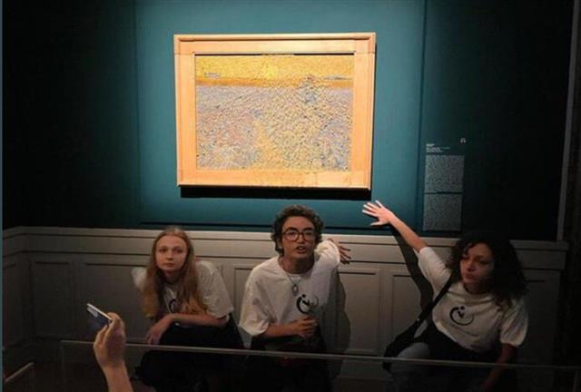 Gli attivisti lanciano zuppa al dipinto di Van Gogh in Italia: “Procediamo se non otteniamo una risposta alle nostre richieste”, affermano