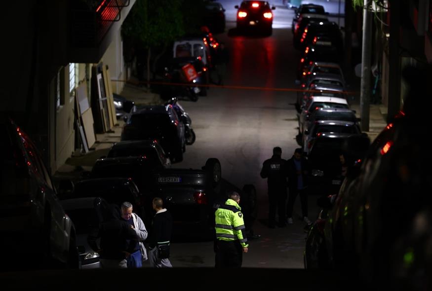 Τρικάκια, μπογιές και αναποδογυρισμένο όχημα έξω από το σπίτι του Ντογιάκου (INTIME)