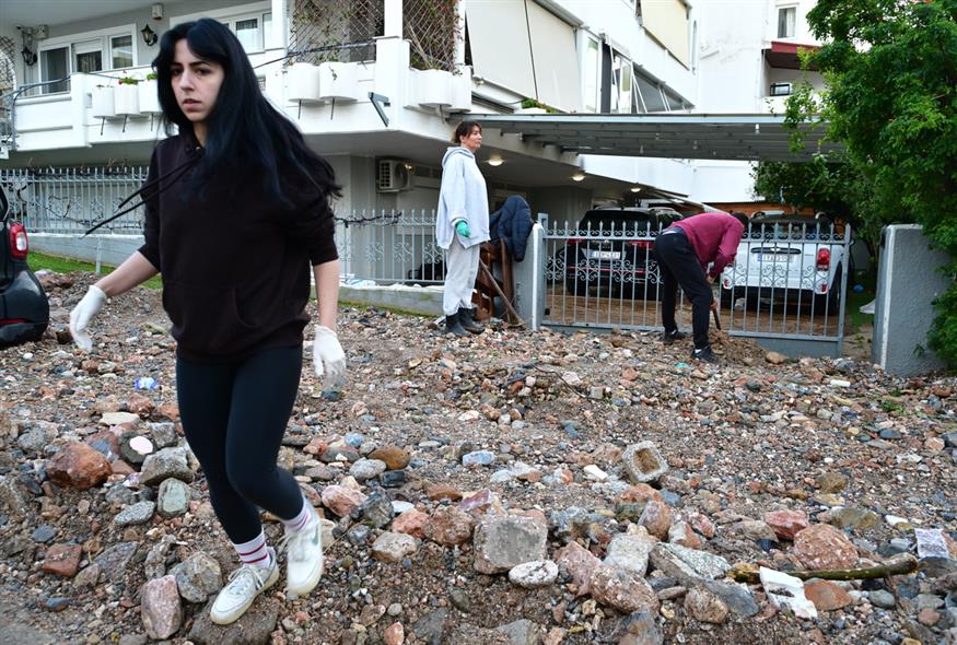 Κακοκαιρία στη Άνω Γλυφάδα/ Eurokinissi (gallery)