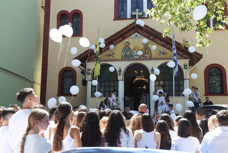 Η κηδεία της Άννας Μαρίας (thestival.gr)