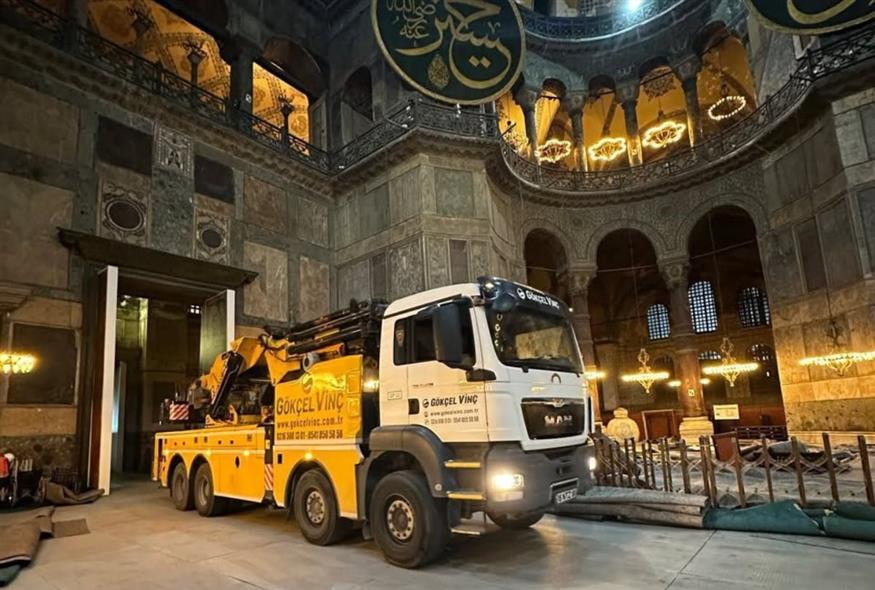 Φορτηγά στην Αγία Σοφία