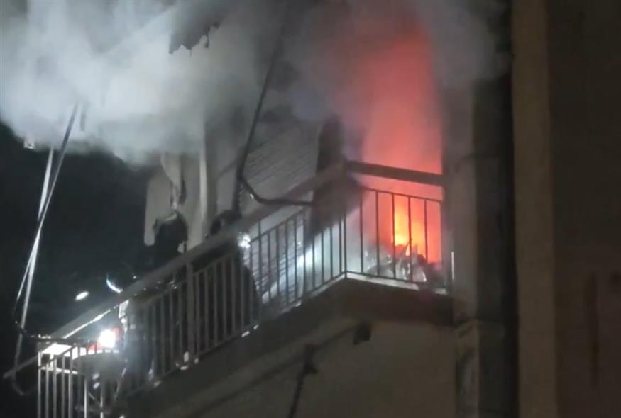 Φωτιά σε διαμέρισμα στον Ταύρο