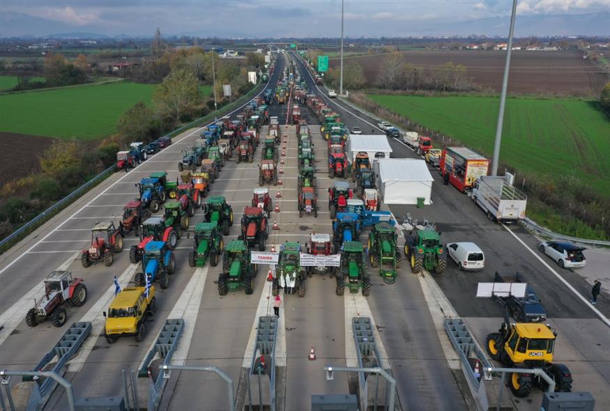 Τρακτέρ στην εθνική (ΛΙΑ ΦΩΚΑ/EUROKINISSI)