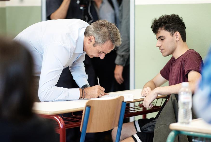 Επίσκεψη Μητσοτάκη στα Ωνάσεια σχολεία/ Eurokinissi