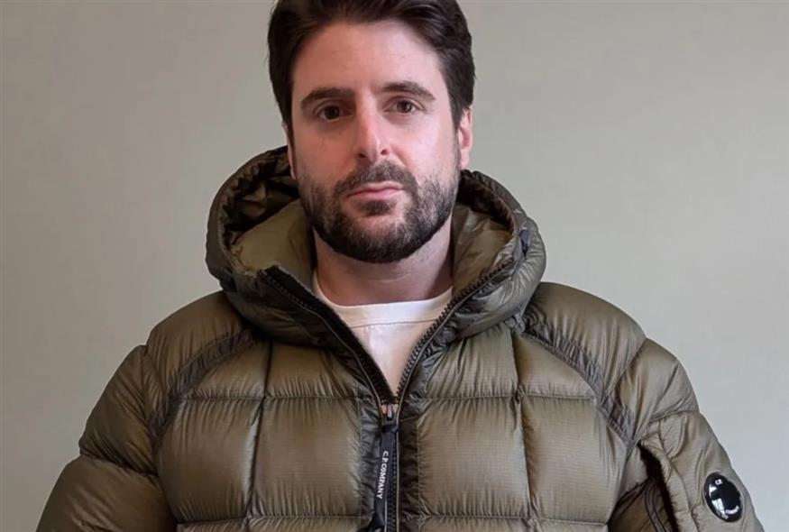 Δασμοί «μαμούθ» για το γαλλικό πουπουλένιο μπουφάν του Άλεξ Γκροσομανίδης (ΒΒC-screenshot)