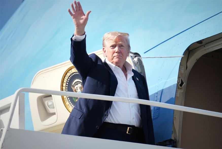 Δηλώσεις Τραμπ μέσα από το προεδρικό αεροσκάφος (ΑP)