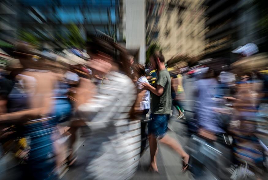 Στιγμιότυπο από το κέντρο της Αθήνας (ΤΑΤΙΑΝΑ ΜΠΟΛΑΡΗ/ EUROKINISSI)