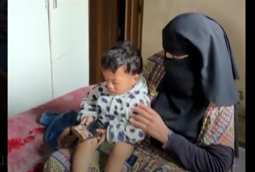 Ο μικρός Αμπού Νασάρ που βασάνισαν Ισραηλινοί στρατιώτες, στην αγκαλιά της μητέρας του (screenshot)