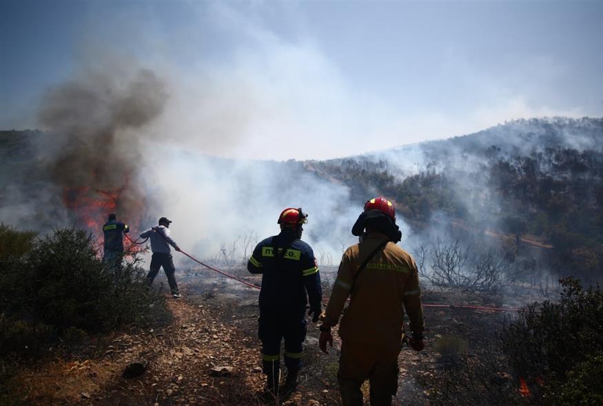 ΦΩΤΙΑ ΣΤΟ ΑΝΩ ΣΟΥΛΙ ΜΑΡΑΘΩΝΑ (ΘΑΝΑΣΗΣ ΔΗΜΟΠΟΥΛΟΣ/EUROKINISSI)