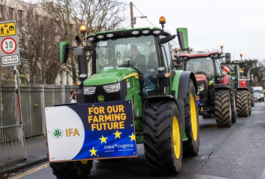 Αγρότες: Μπλόκα και στις Βρυξέλλες (Χ)