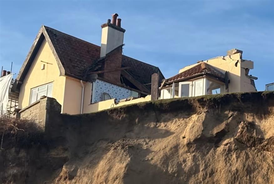 Κατεδάφιση σπιτιού (ITV News Anglia)