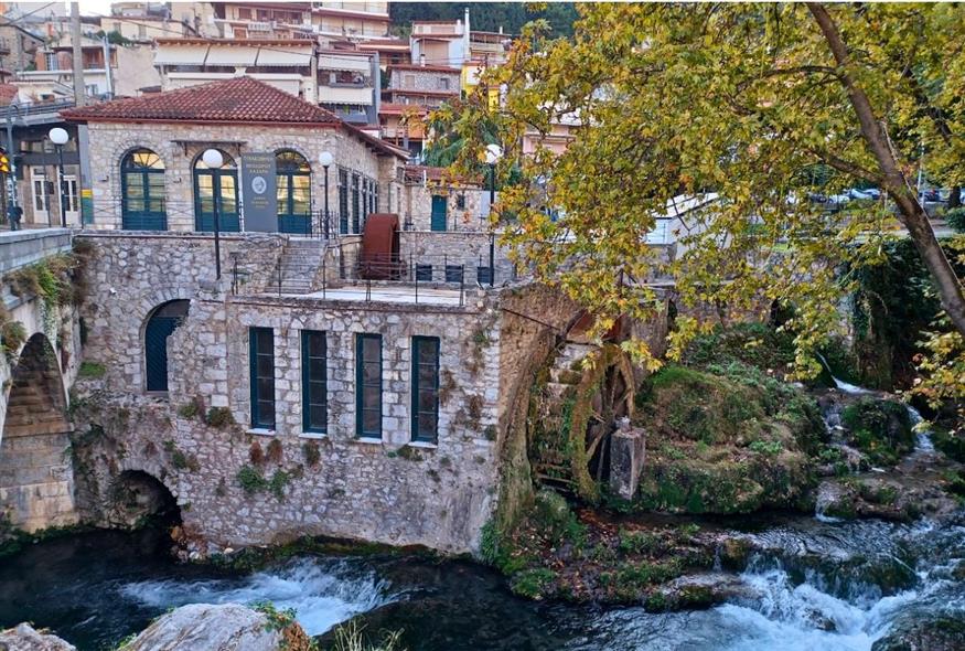 Η παλιά Νεροτριβή στεγάζει πλέον την Πινακοθήκη Λαζαρή | © Χριστίνα Τσαμουρά