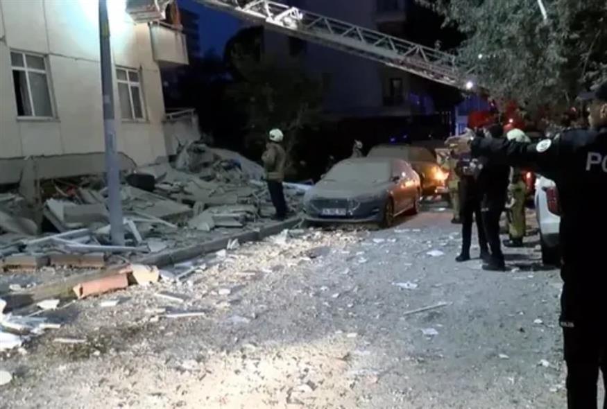 Κωνσταντινούπολη: Κατέρρευσε πολυκατοικία 7 ορόφων στη Μάλτεπε (Screenshot)