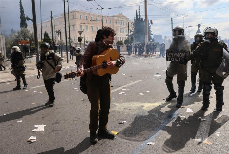 Κιθαρίστας στο συλλαλητήριο/INTIME