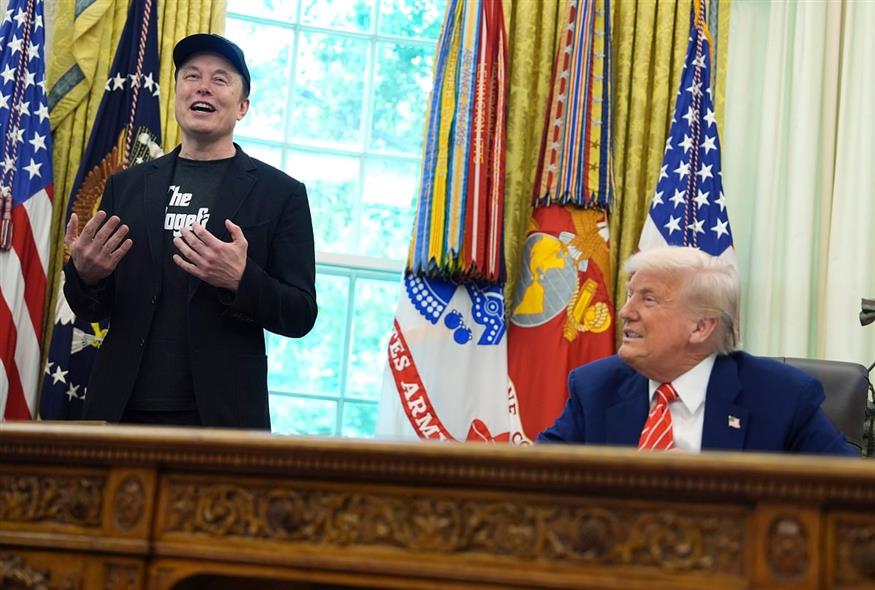 Ο Ίλον Μασκ και ο Ντόναλντ Τραμπ (AP Photo/Evan Vucci)