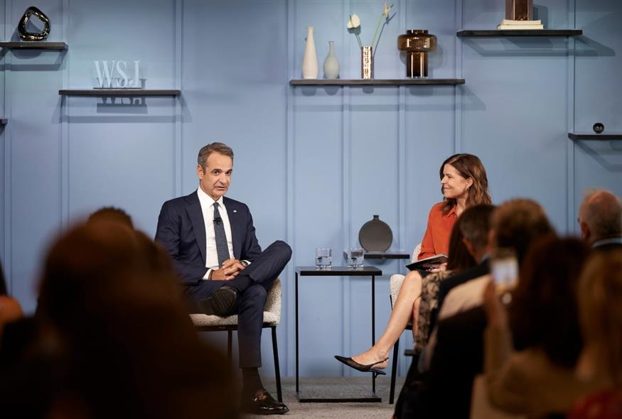 Συνέντευξη Μητσοτάκη με την αρχισυντάκτρια της WSJ (Γ.Τ Πρωθυπουργού / ΦΩΤΟΓΡΑΦΟΣ: ΠΑΠΑΜΗΤΣΟΣ ΔΗΜΗΤΡΗΣ)