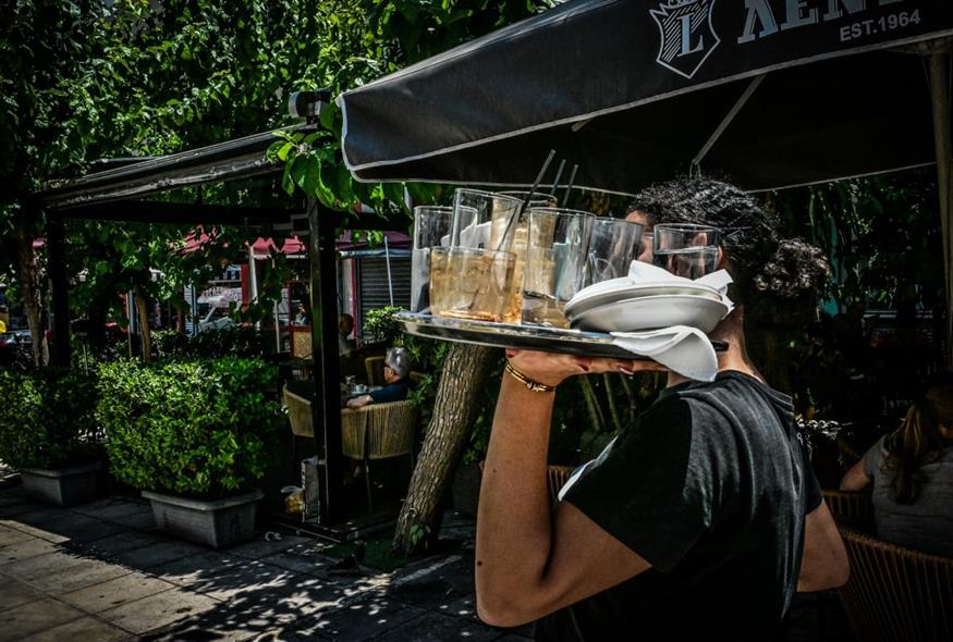 Υπουργείο Εργασίας: Σε ποιες περιοχές καθίσταται υποχρεωτική παύση εργασιών σε υπαίθριες δραστηριότητες (EUROKINISSI)