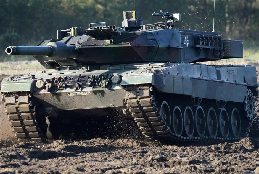 To γερμανικό άρμα μάχης Leopard 2 (AP)