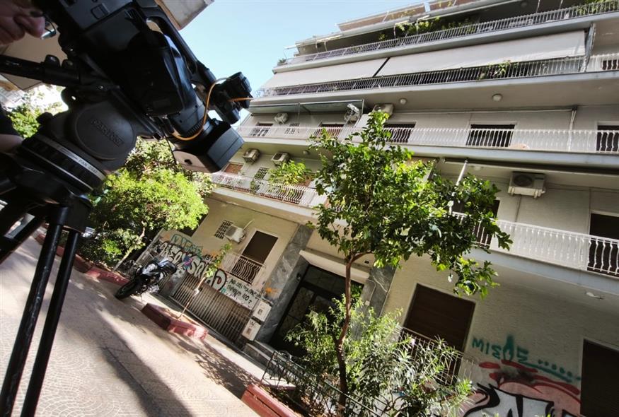 Εντοπισμός σορού ενός νεκρού και κατεψυγμένου βρέφους σε βαλίτσα σε διαμέρισμα στην Κυψέλη (ΓΙΑΝΝΗΣ ΠΑΝΑΓΟΠΟΥΛΟΣ / EUROKINISSI)