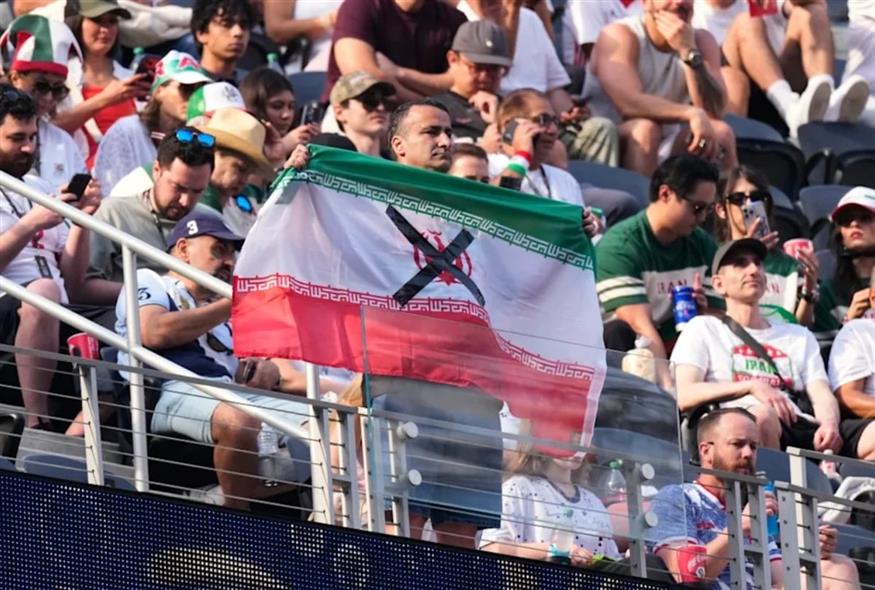 Ιρανοί φίλαθλοι αψήφησαν τη FIFA /ΑP