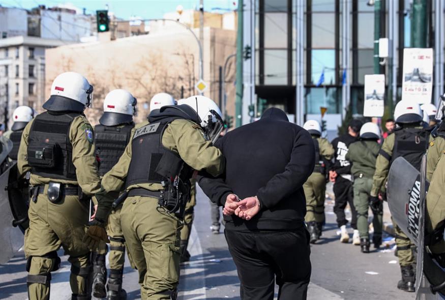 Συλλήψεις στο Σύνταγμα στην πορεία για τα Τέμπη (ΔΑΝΑΗ ΔΑΥΛΟΠΟΥΛΟΥ/EUROKINISSI)