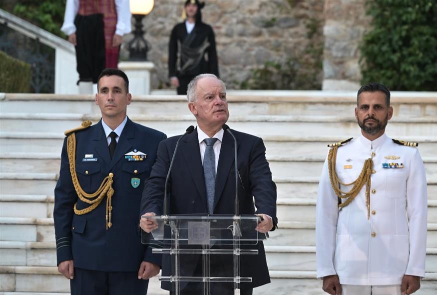 Δεξίωση στο Προεδρικό Μέγαρο από τον Πρόεδρο της Δημοκρατίας Κώστα Τασούλα για την 51η επέτειο της αποκατάστασης της Δημοκρατίας (ΤΑΤΙΑΝΑ ΜΠΟΛΑΡΗ/EUROKINISSI)