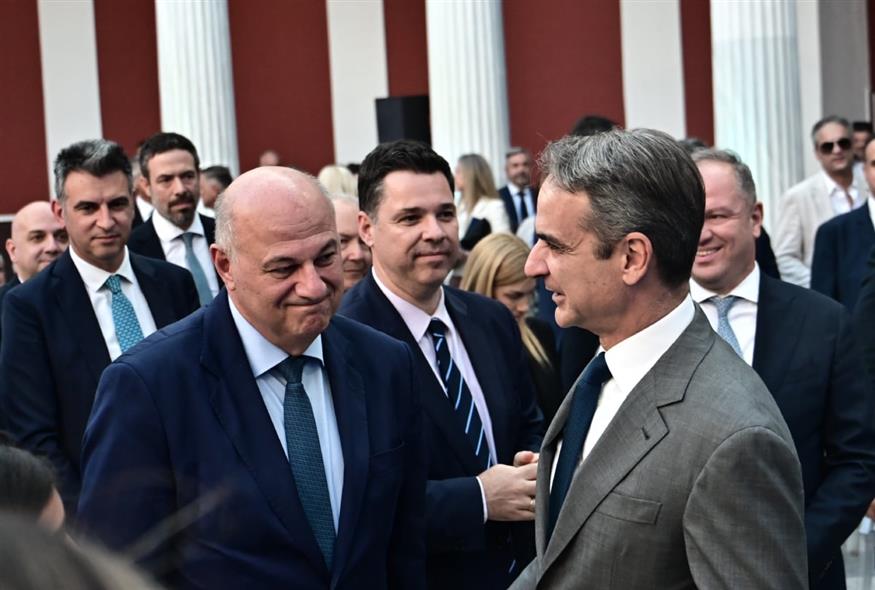 Κώστας Τσιάρας και Κυριάκος Μητσοτάκης (ΚΩΣΤΑΣ ΤΖΟΥΜΑΣ/EUROKINISSI)