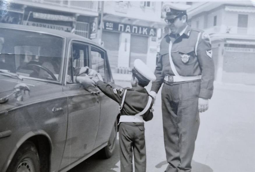 Ο κ. Χαράλαμπος Κανέλλης - Τροχονόμος πριν από μισό αιώνα