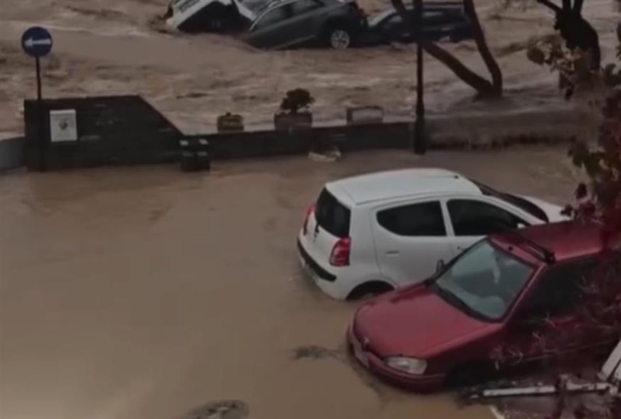 Ισχυρή βροχόπτωση έπληξε τη Σμύρνη (INSTAGRAM)