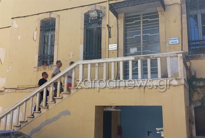 Χανιά, εικόνα από τη μεταφορά του 56χρονου (zarpanews.gr)