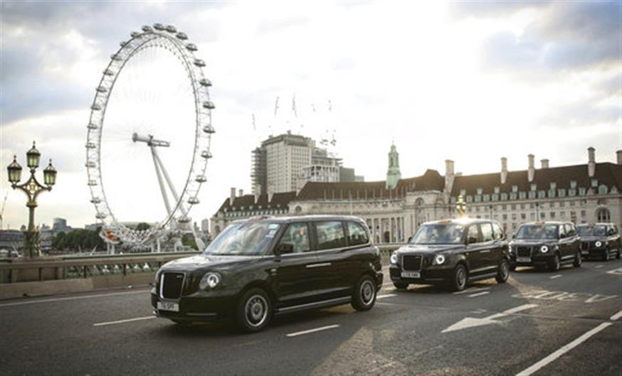 Η London Electric Vehicle Company, συνεχίζει την παγκόσμια επέκταση του στόλου των διάσημων οχημάτων της. (Matt Alexander/PA via AP)