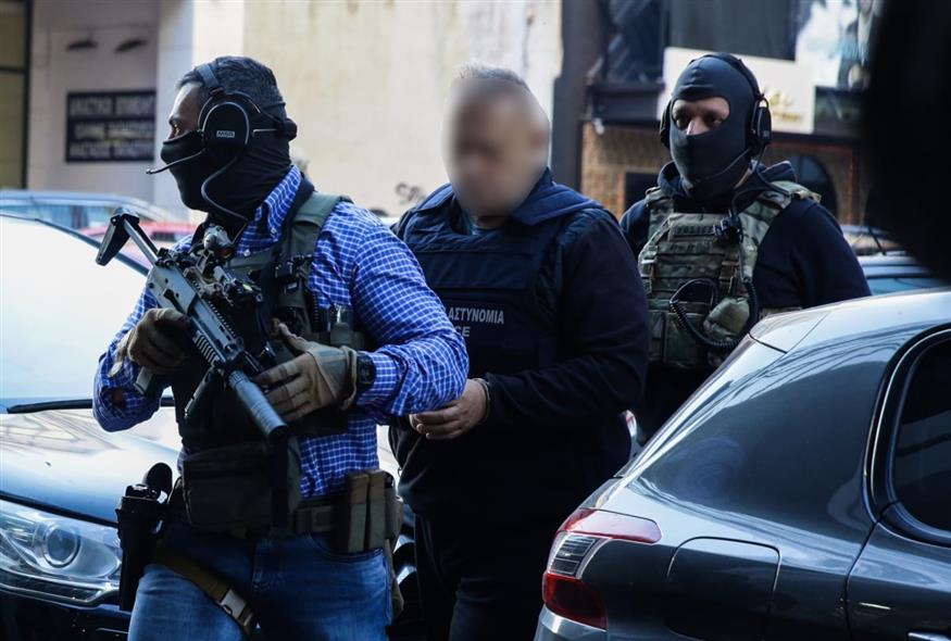 Στιγμιότυπο από τη μεταγωγή στον εισαγγελέα (ΔΑΝΑΗ ΔΑΥΛΟΠΟΥΛΟΥ/EUROKINISSI)