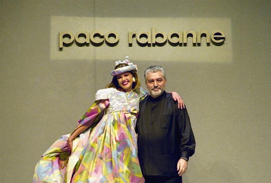 Ο Paco Rabanne στο κλείσιμο fashion show του οίκου το 1991 (Associated Press)