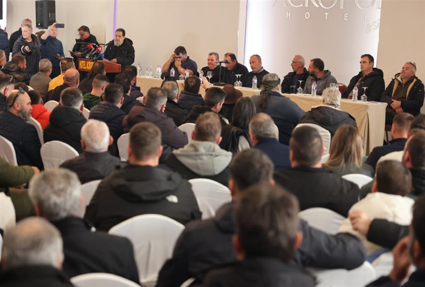 Σύσκεψη αγροτών (ΒΑΣΙΛΗΣ ΒΕΡΒΕΡΙΔΗΣ/ΜΟΤΙΟΝΤΕΑΜ)