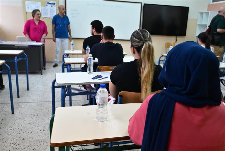 Η πρεμιέρα των πανελληνίων του 2026 (ΤΑΤΙΑΝΑ ΜΠΟΛΑΡΗ/EUROKINISSI)