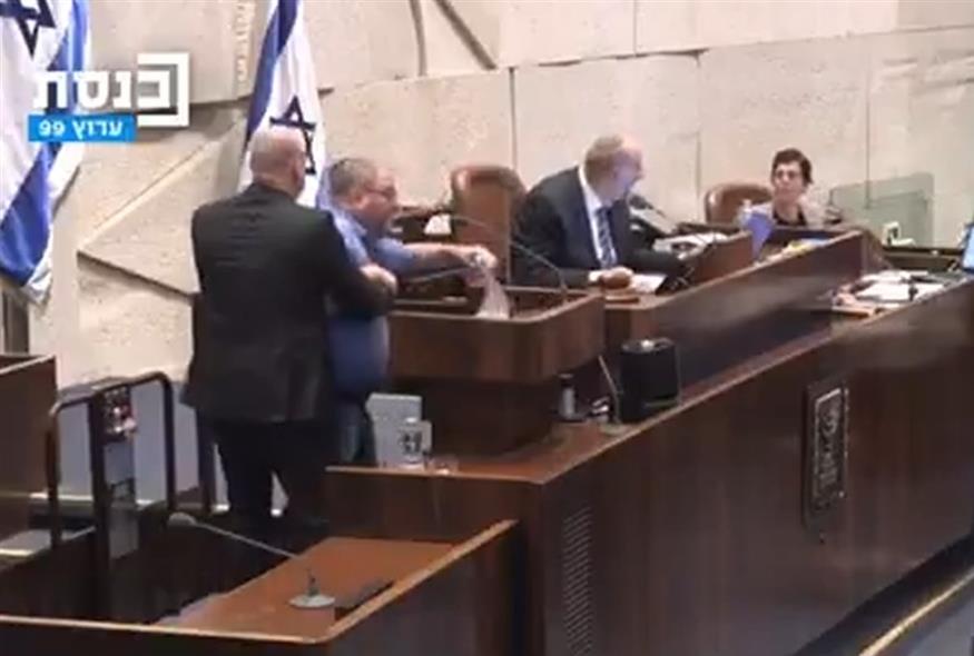 Είπε τη λέξη «γενοκτονία» για τη Γάζα και... τον πέταξαν έξω από το κοινοβούλιο του Ισραήλ (Screenshot/X)