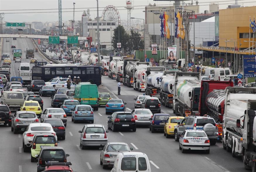 Φορτηγά στον Κηφισό (EUROKINISSI/ ΓΙΑΝΝΗΣ ΠΑΝΑΓΟΠΟΥΛΟΣ)