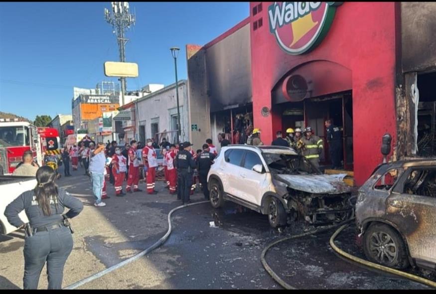 Φωτιά σε κατάστημα στο Μεξικό/X