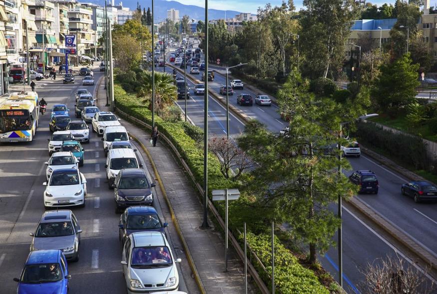 Αυτοκίνητα στην Αθήνα (Eurokinissi)