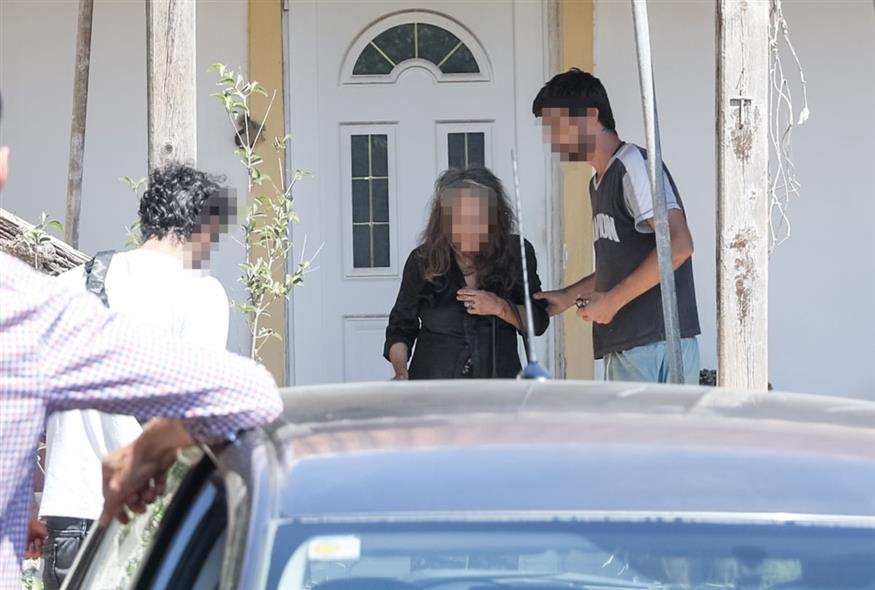 Συνελήφθησαν η κόρη και ο εγγονός της γυναίκας που βρέθηκε σε υπόγειο στον Μαραθώνα (ΔΑΝΑΗ ΔΑΥΛΟΠΟΥΛΟΥ / EUROKINISSI)