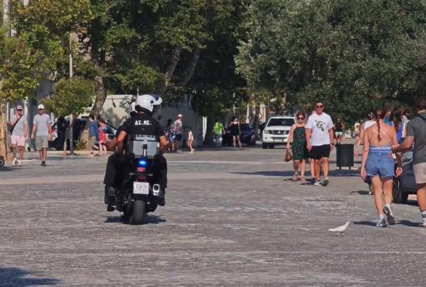 Αστυνομικοί της ΔΙΑΣ στην Ακρόπολη (Orange Press)