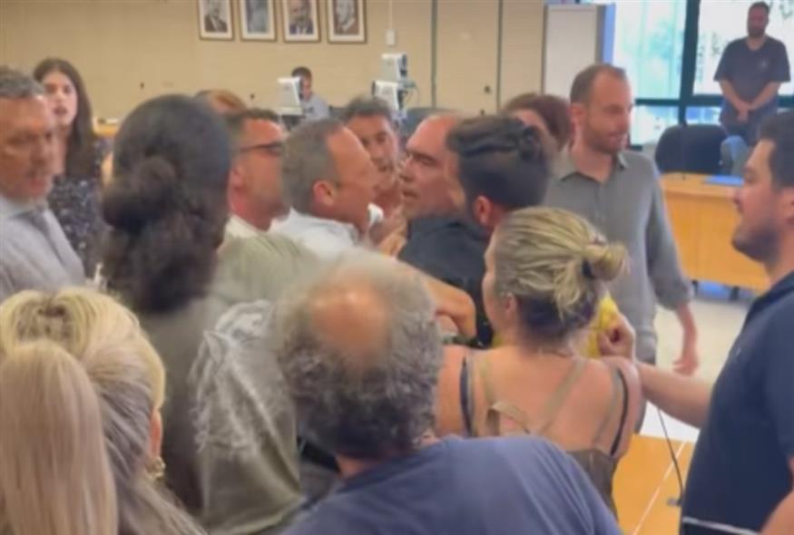 Στιγμιότυπο από το περιστατικό (screenshot/facebook)