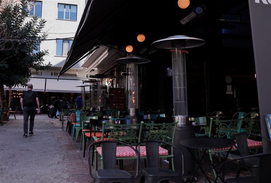 Τραπεζοκαθίσματα στην πλατεία Καρύτση (φωτογραφία αρχείου/ Eurokinissi)