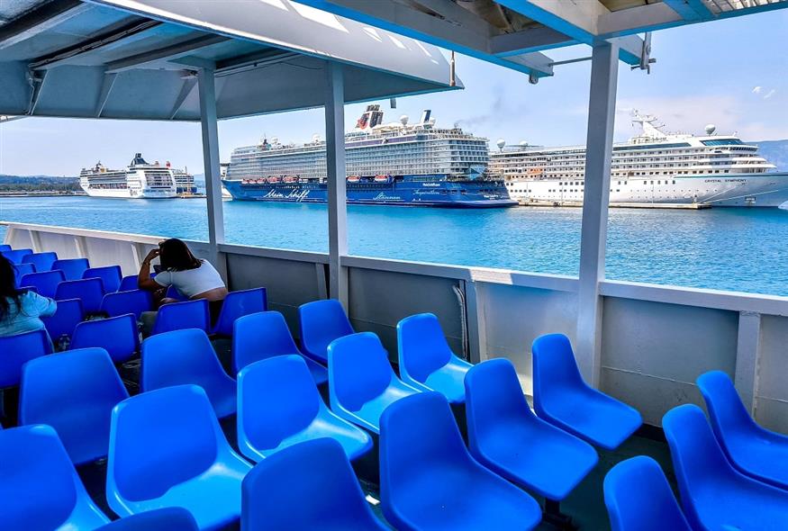 Μηχανική βλάβη σε πλοίο στην Πάτρα (ΓΙΩΡΓΟΣ ΚΟΝΤΑΡΙΝΗΣ/EUROKINISSI)